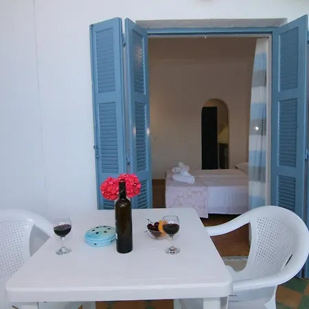 Sea Breeze Apartment *